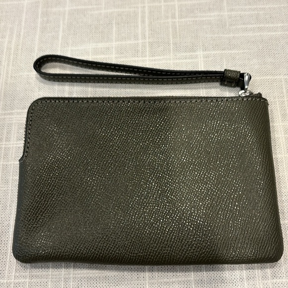 Coach Corner Zip Wristlet In Cargo Green - Picture 4 of 8